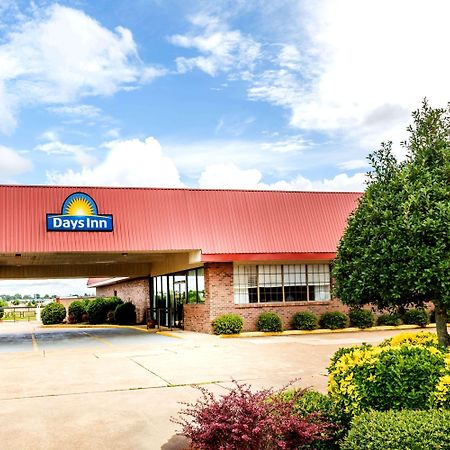 Days Inn By Wyndham Batesville Bagian luar foto