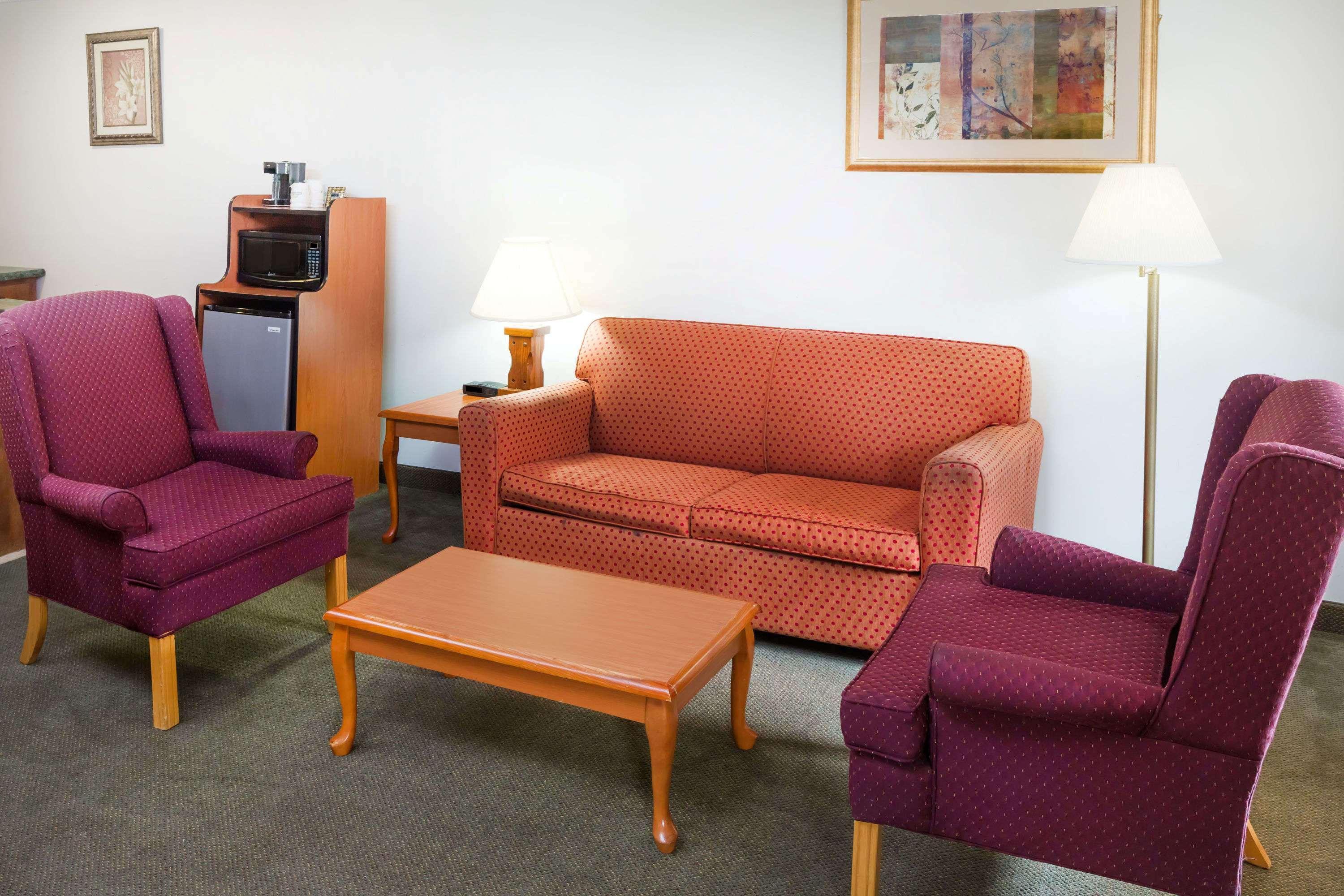 Days Inn By Wyndham Batesville Bagian luar foto