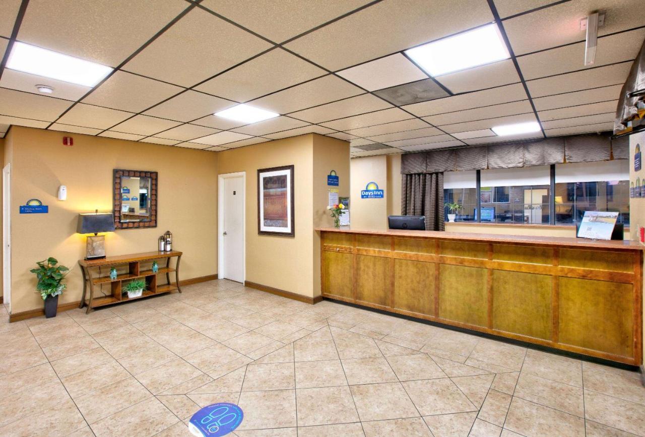 Days Inn By Wyndham Batesville Bagian luar foto