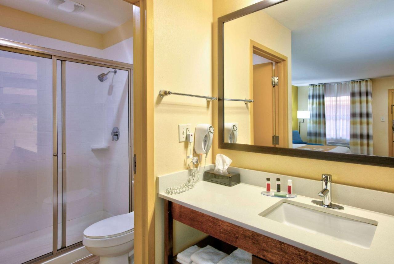 Days Inn By Wyndham Batesville Bagian luar foto