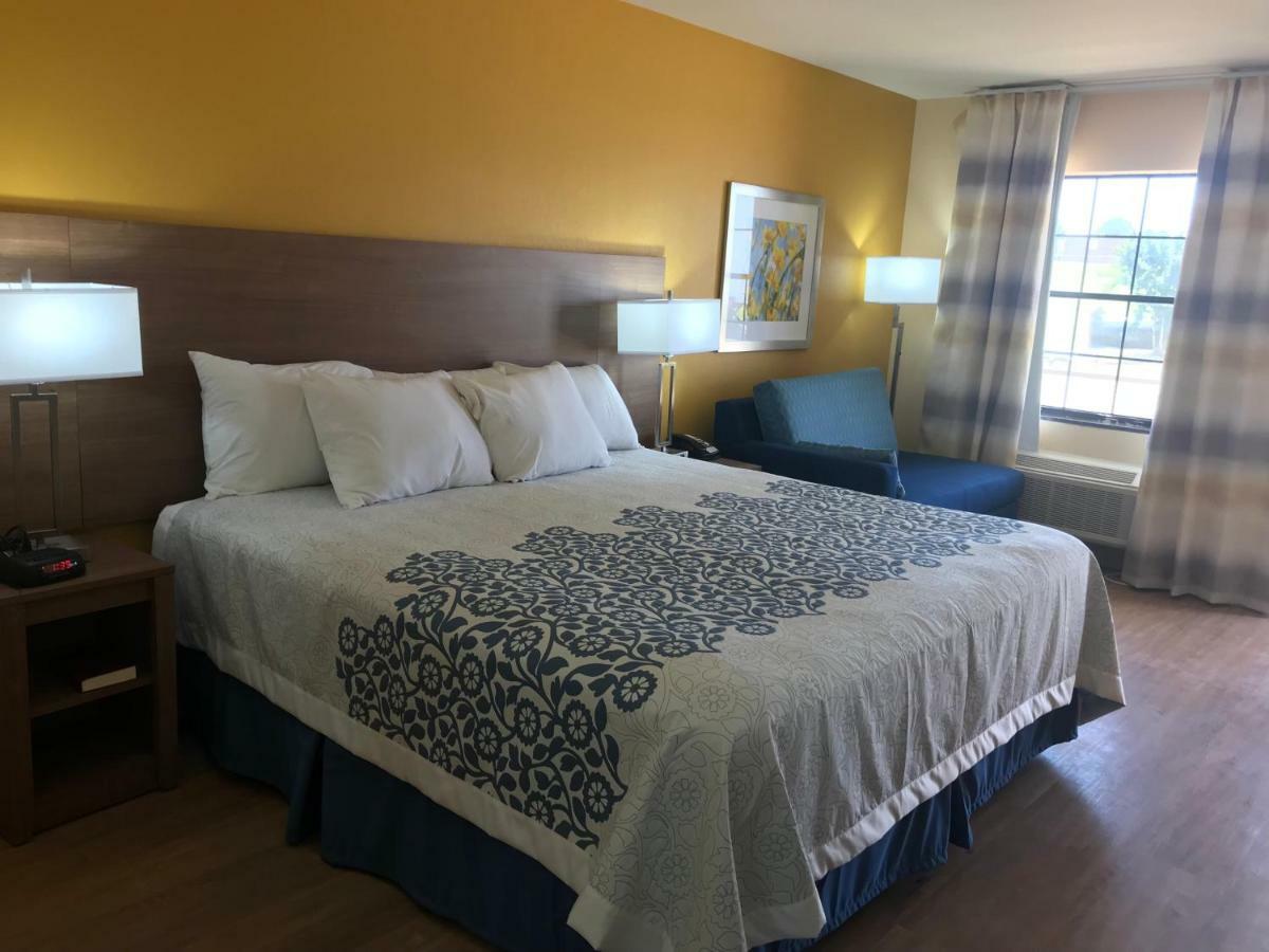 Days Inn By Wyndham Batesville Bagian luar foto