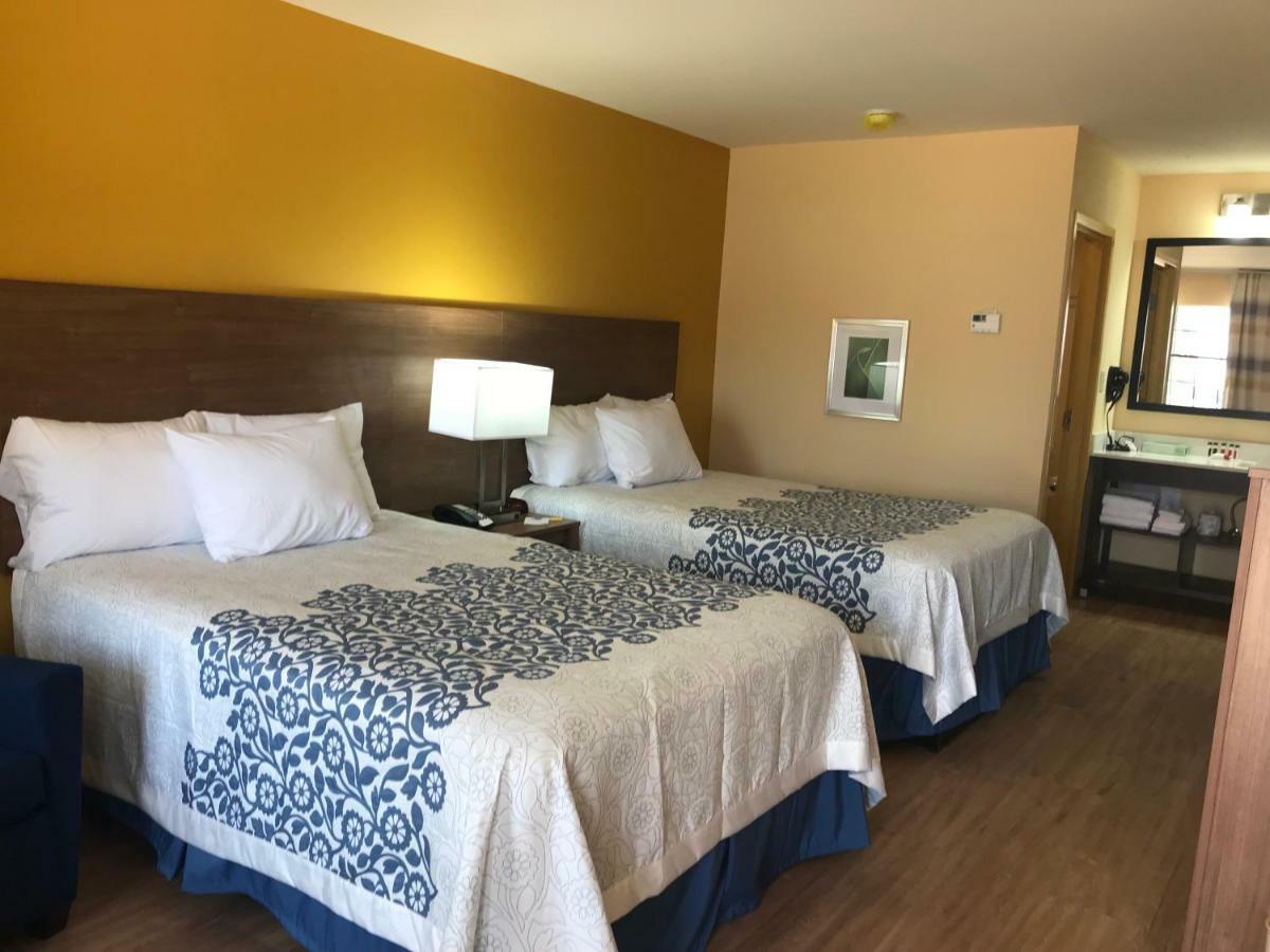 Days Inn By Wyndham Batesville Bagian luar foto