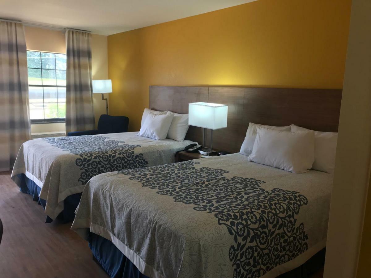 Days Inn By Wyndham Batesville Bagian luar foto